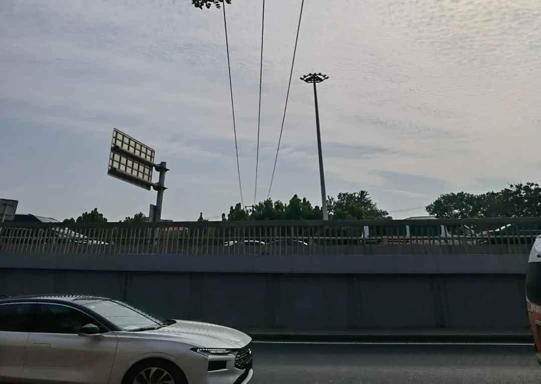 朝阳热浸塑涂塑钢管现货 电线“藏”起来，风景露出来！海淀朝阳丰台跨环路电力工程启动