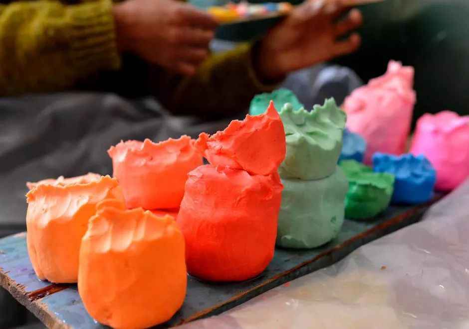 西藏热浸涂塑钢管定做与仁布酥油花艺术探秘