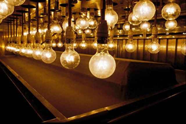 电力管PC pc灯管一闪一闪的是什么原因