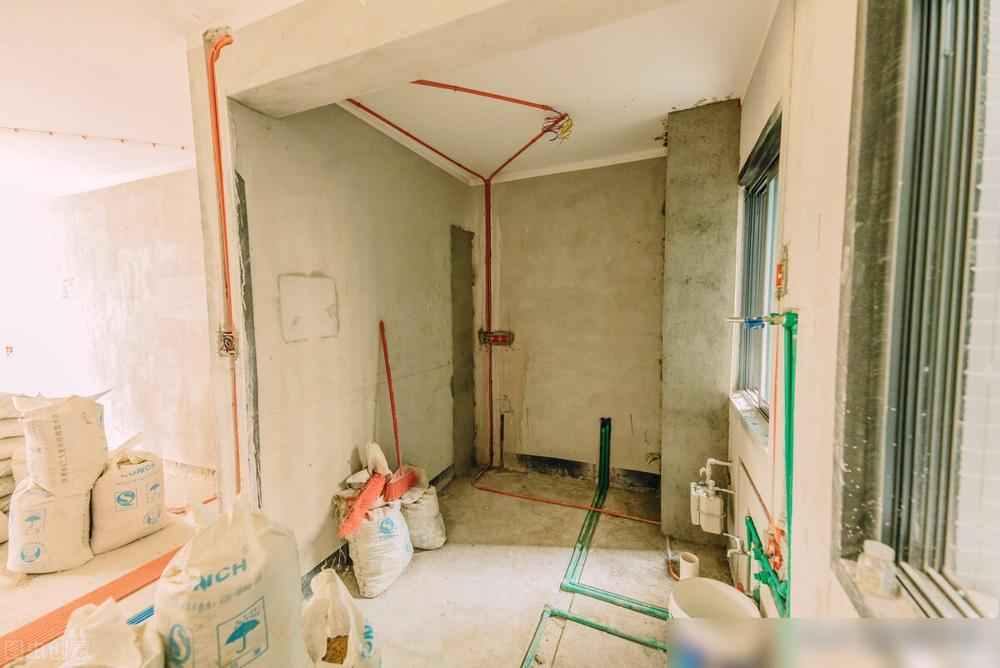 安装电力管家装改水电，电线管在水管下面，可以吗？有危险吗？怎么处理？