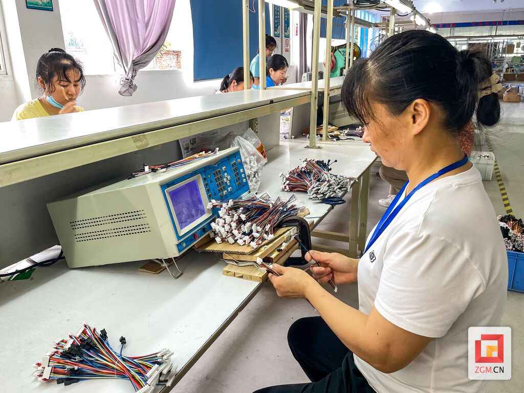 自贡护套电力管 打通线束产业链 工厂“智造”升级 自贡赛鹏线缆奋力冲刺5亿年产值目标