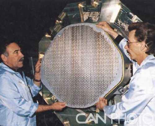 世界先进机载雷达与天线罩技术演进