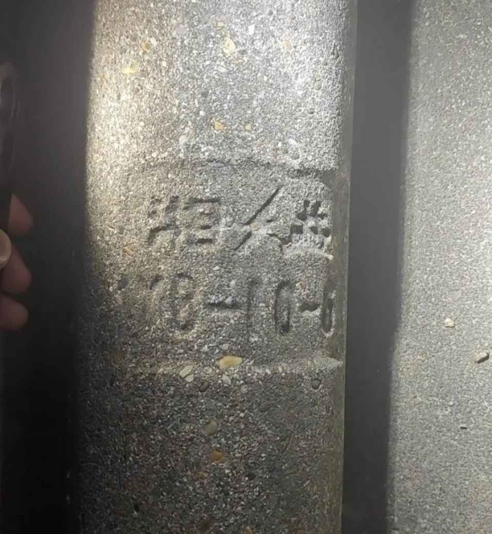 废旧电力铁塔归谁管 女童被水泥电线杆砸中身亡，电线杆的所属单位该如何确认？