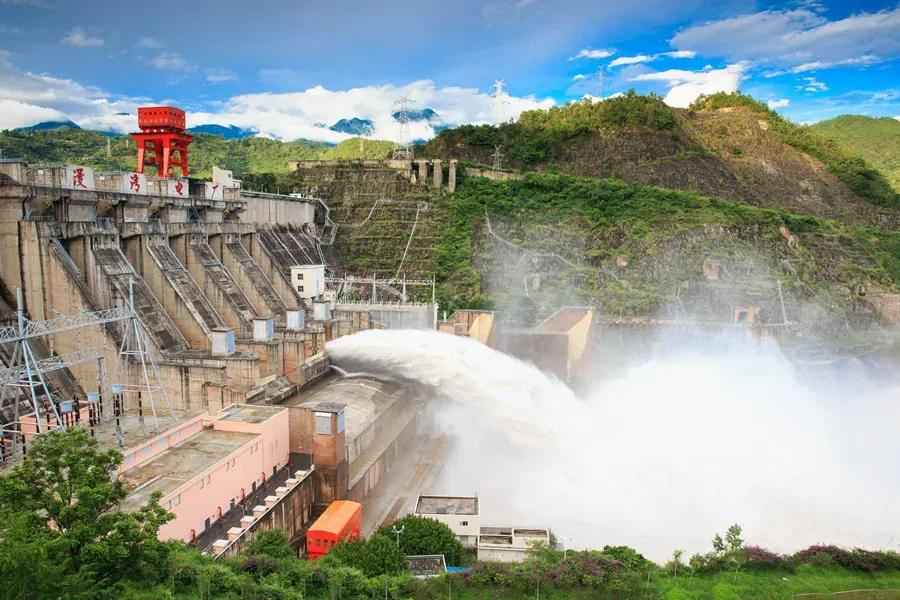 西藏pe电力管收费 避险电力股，选华能水电还是长江电力，还是有更好的？